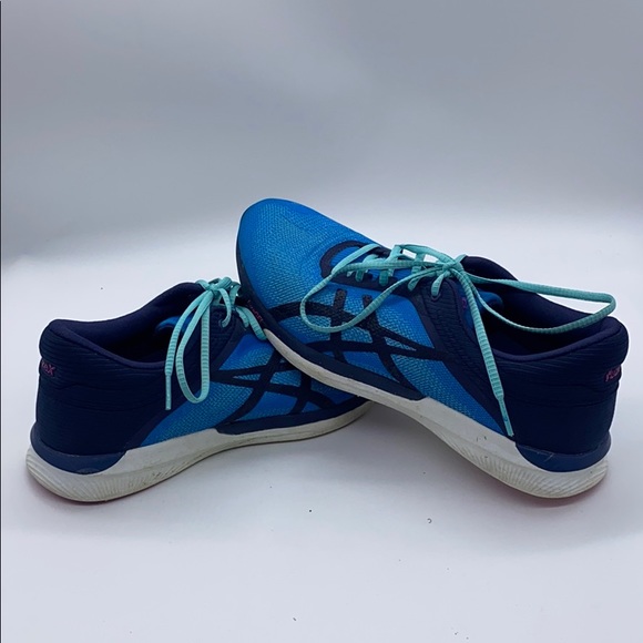 ASICS women fuze x gel shoe. Size 9 - Picture 5 of 6